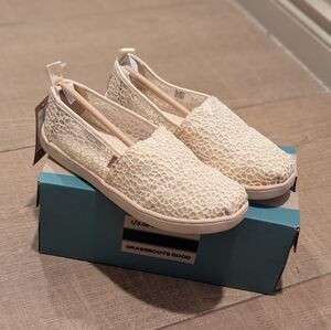 Toms Youth Cream Floral Lace Loaferst Size 2